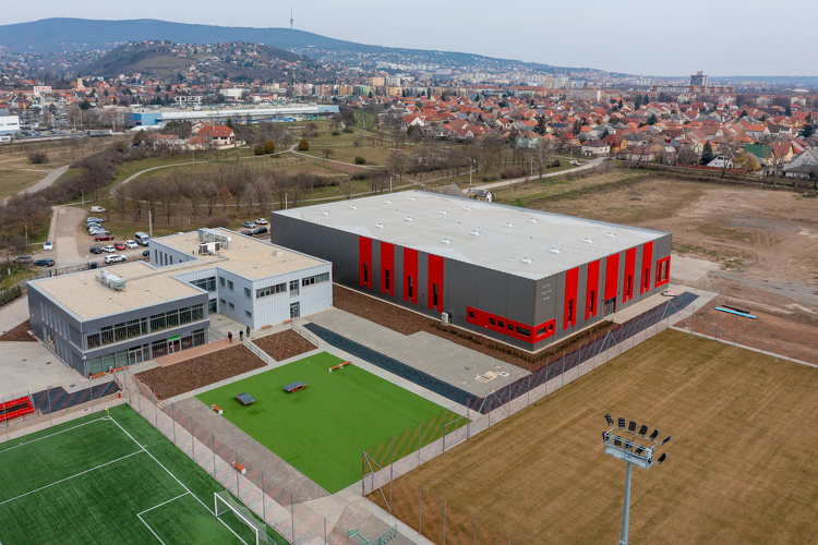 Az ifjú labdarúgók fejlődését segíti az elkészült akadémia Pécsen