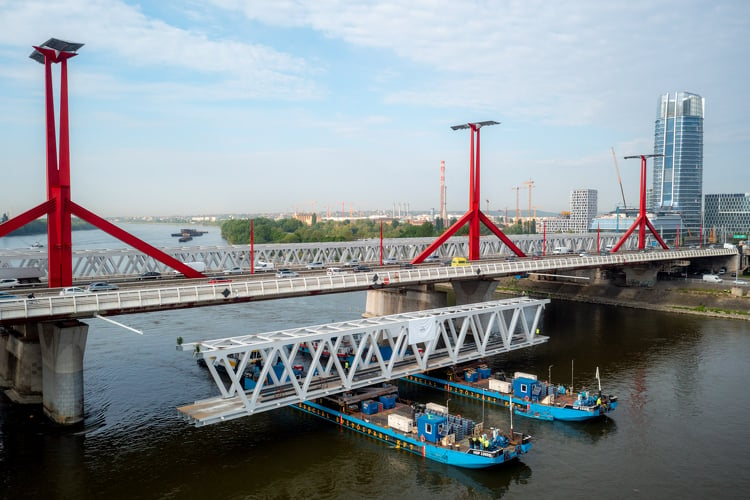 Új vasúti híd született a Duna felett - videón a zárópillanatok