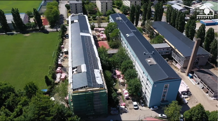 Felkerültek a napelemek az ELTE Márton Áron Kollégium és Szakkollégium tetejére