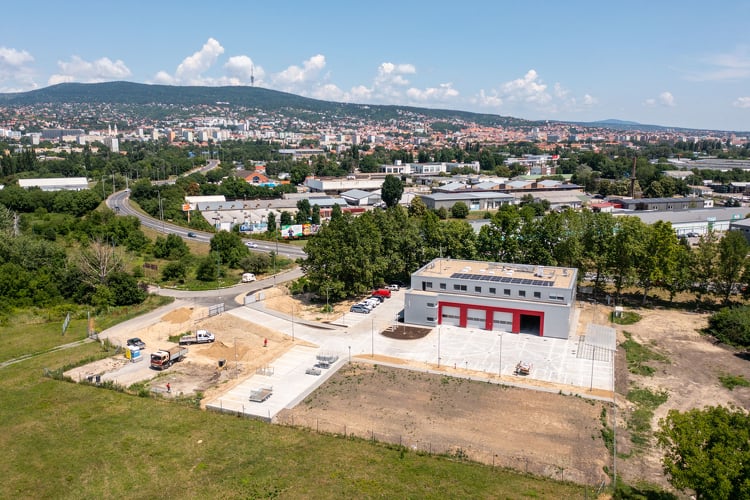 Bevetésre készen: a napokban átadják a Pécsi Hivatásos Tűzoltó Parancsnokság új épületét