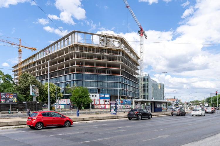 Egyszerre lesz 332 szobás szálloda és irodaház: elkészült a Népliget melletti új épület szerkezete - videó