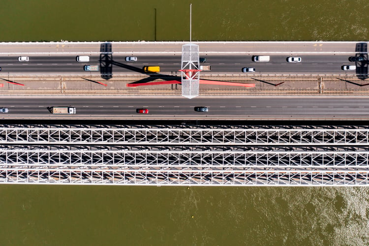 Készen várja a vonatokat Budapesten a Duna felett az új vasúti híd 