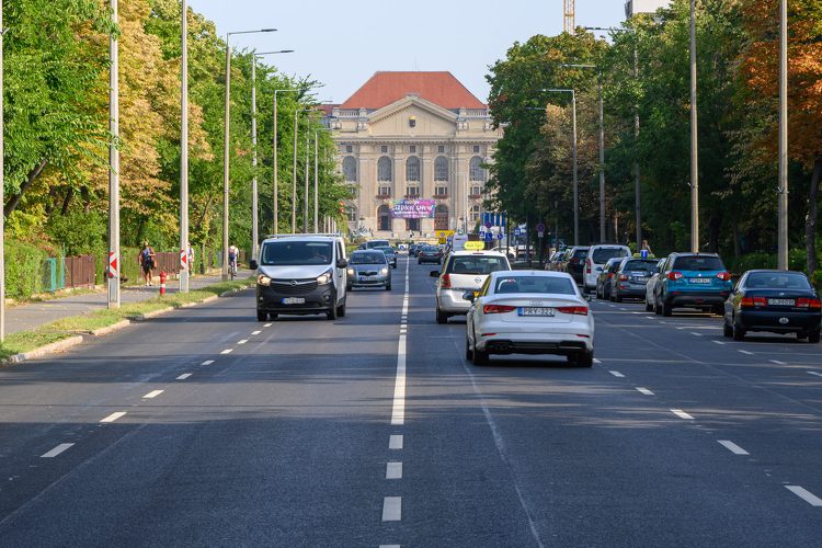 Felgyorsult a közlekedés Debrecen meghatározó közlekedési folyosóján: 2x2 sávos útszakaszt adtak át