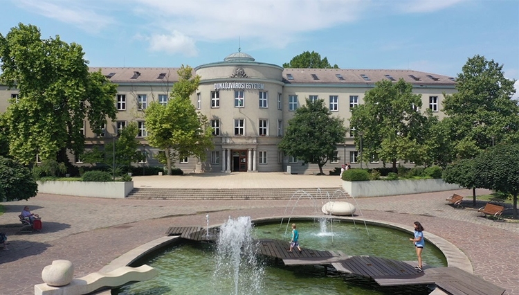 Így újul meg a Dunaújvárosi Egyetem legfontosabb épülete