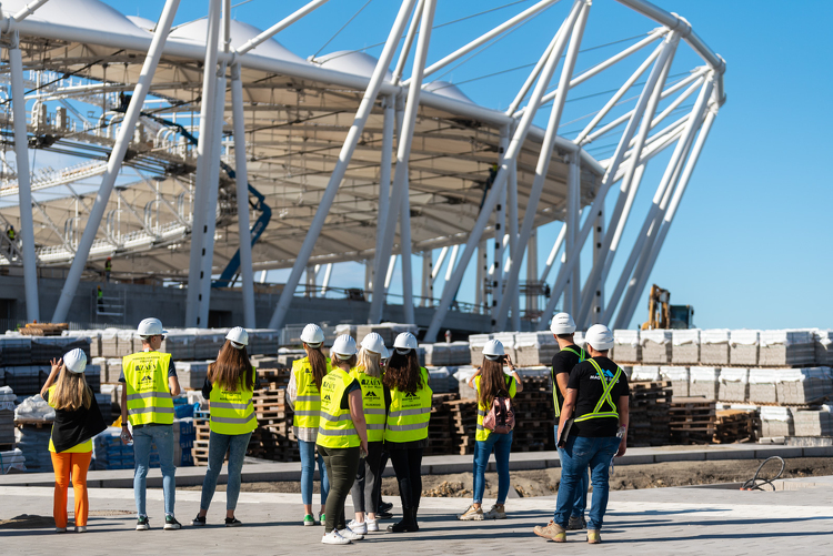 Ybl hallgatók látogatták meg az atlétikai világbajnokságnak helyszínt adó Duna-parti sportkomplexum építési munkálatait