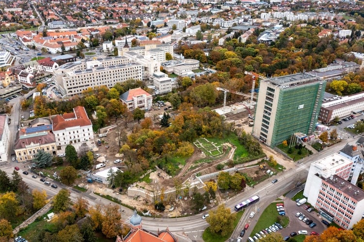 Zöld Város projekt - látványos szakaszához érkezett Veszprém belvárosának legnagyobb zöldterület rehabilitációs fejlesztése