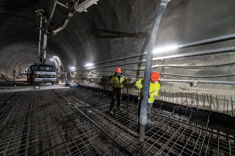 Az egyik legnagyobb kihívás az organizáció a soproni alagút betonozása során