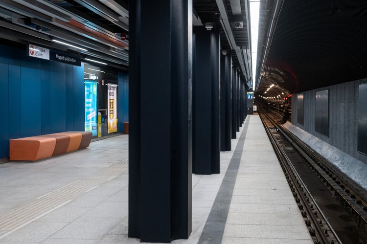 M3-as metró: Bemutatjuk a Vasúttechnika munkáját a két nemrég átadott állomáson  