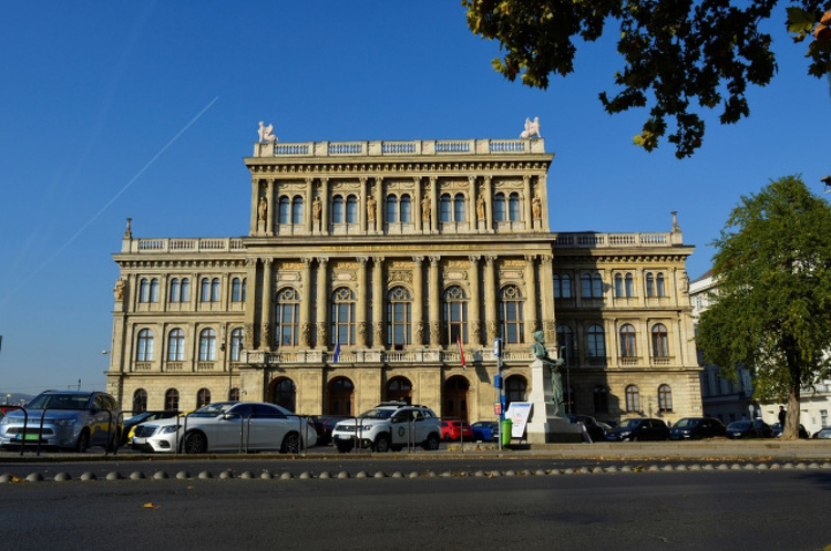 Megújult épületben köszöntheti 200 éves évfordulóját a Magyar Tudományos Akadémia