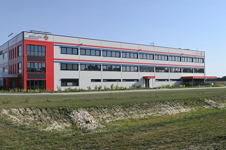 Kínai cég hozta a Csepel-szigetre európai elektromos autógyártási központját