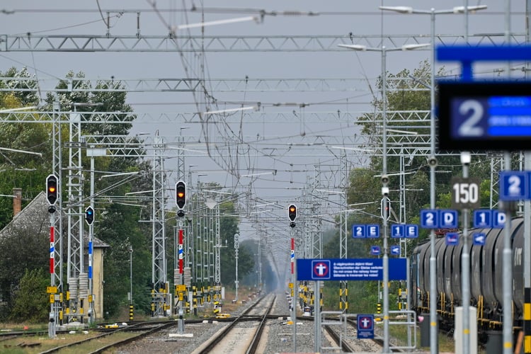 Püspökladány − Biharkeresztes: újabb 55 kilométerrel bővült a villamosított vasútvonalak hossza