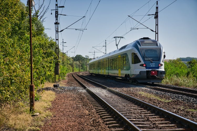 Megkezdődik a Budapest−Hegyeshalom vasútvonal Biatorbágy és Szárliget közötti szakaszának felújítása