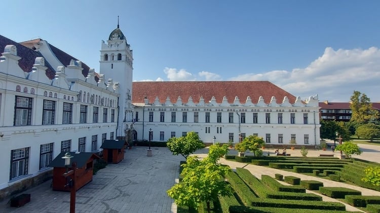 Elkezdődött a Tokaj-Hegyalja Egyetem főépületének felújítása