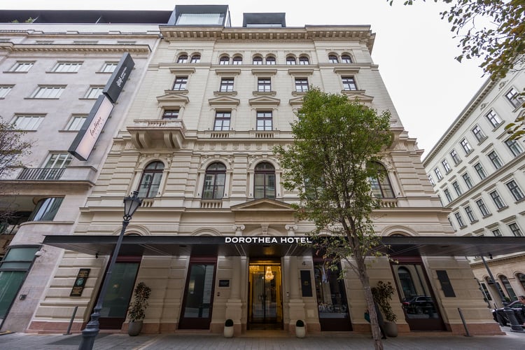Ötcsillagos szálloda nyitotta meg kapuját a budapesti belváros központjában