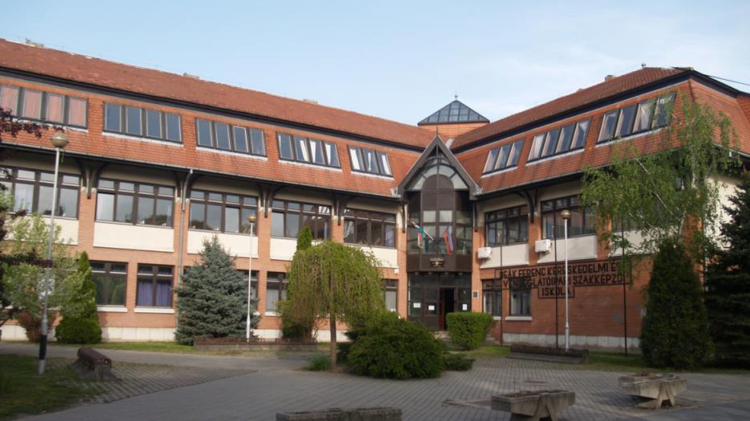 Nagyszabású iskolabővítések- és felújítások Székesfehérváron és Fejér vármegye több városában