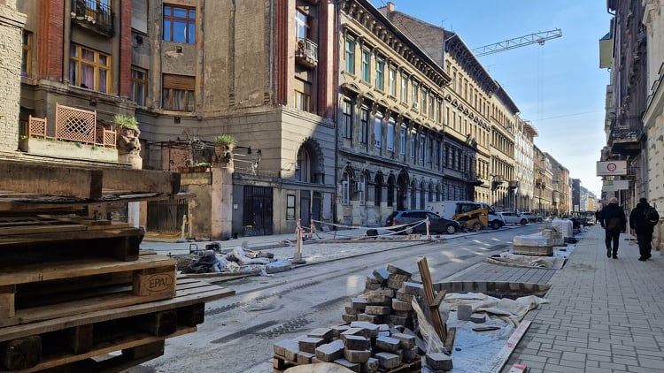 Megkezdődött a pesti belváros egyik utcájának felújítása