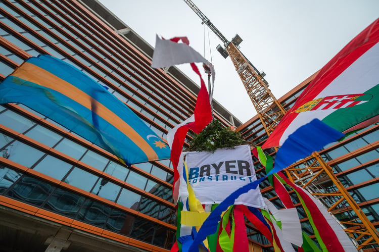 Nagyszabású beruházás indul: fürdőszoba-összeszerelő üzemet épít a Bayer Construct Sóskúton