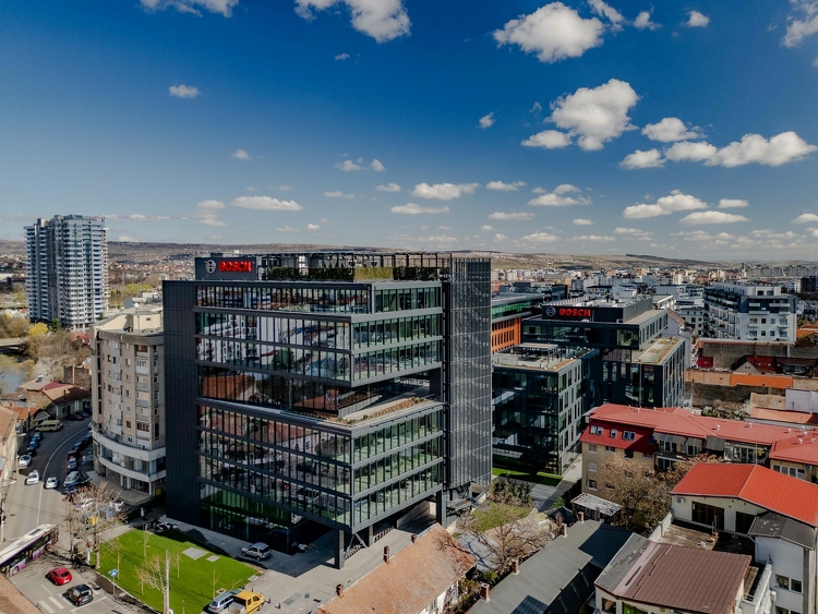 Tízemeletes irodaházat avatott fel a Bosch Erdélyben