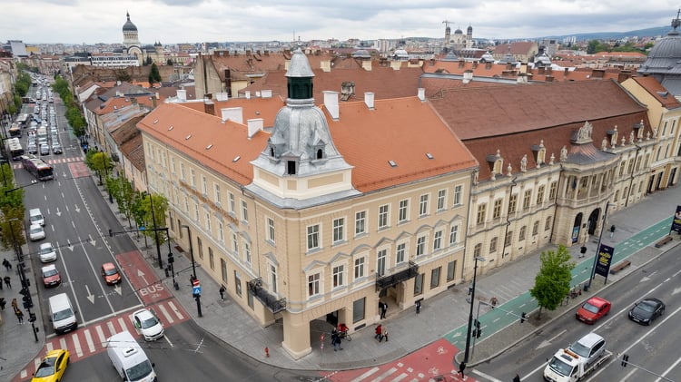 Kolozsvár főterén avatták fel a Sapientia Tudományegyetem felújított épületét