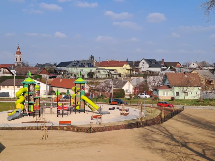 Több generációs sport- és szabadidőparkban pihenhetnek a Duna menti város lakói
