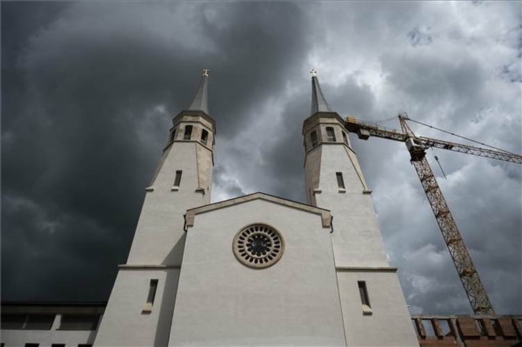 Száz éves terv vált valóra Gödöllőn a templomépítéssel