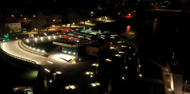 Látványos videó az éjszakára kivilágított új Sió-zsilipről