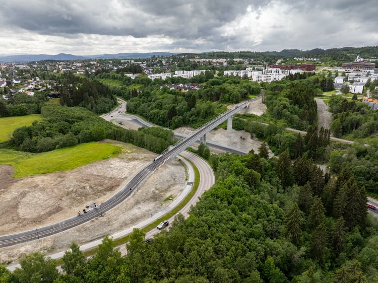 Festői környezetben épült fel Trondheim magyar gyártású hídja - videó