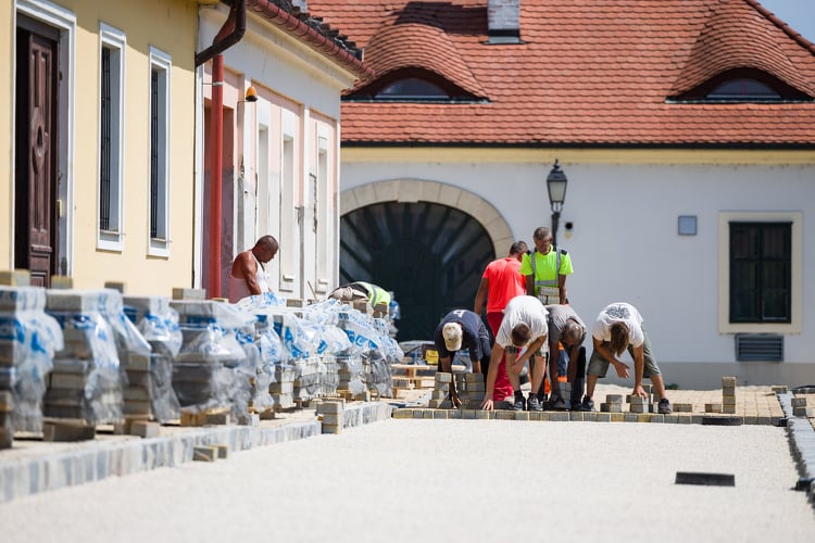 Korához méltó megjelenést kap Mosonmagyaróvár 700 éves utcája