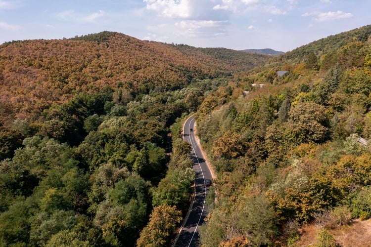 Elkészült a vadregényes bükki erdőkben kanyargó főút felújítása