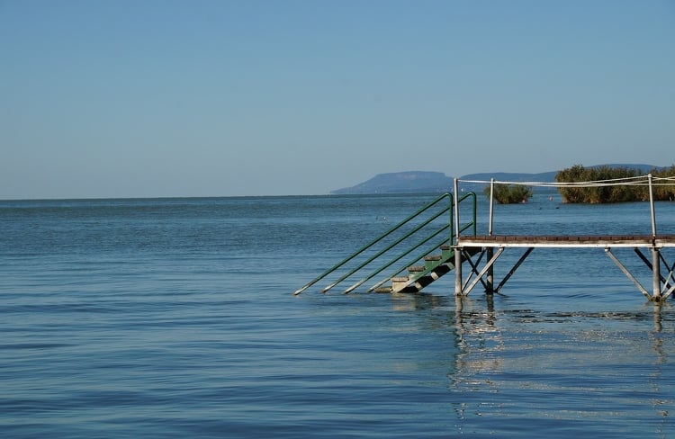 Új strand épült a Balaton partján egy használaton kívüli ingatlanon