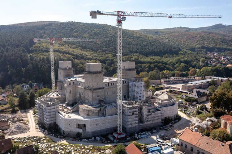 Így kapják vissza régi fényüket a diósgyőri vár tornyai - FOTÓK