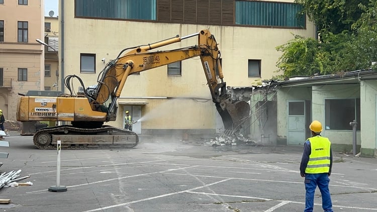 Pázmány Campus: hamarosan elkezdik a bunkerépület vasbeton szerkezetének bontását