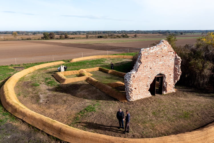 Somogyba érkezett a ROM Vándor - újjáéledt a XIII. századi Varjaskéri templomrom