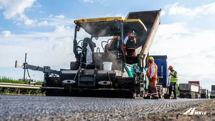 Az MKIF útjainak csaknem fele újult meg az elmúlt két és negyed évben