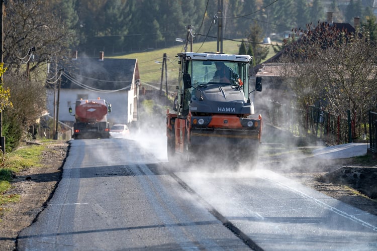 Közel 18 kilométernyi útszakasz újul meg Zemplénben