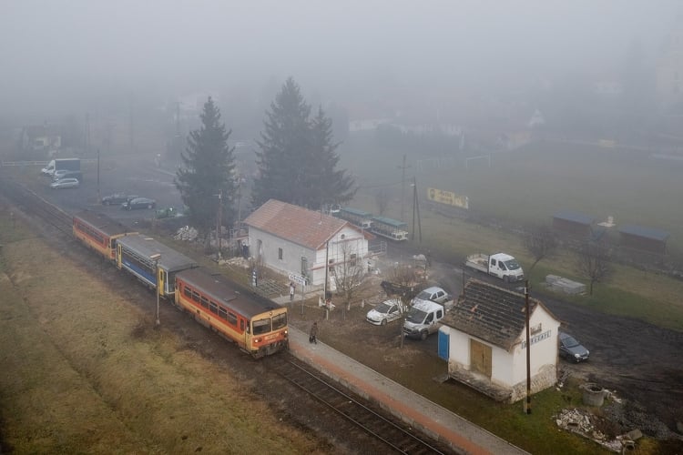 Eredeti hangulatos formáját megőrizve újul meg ez a Nógrád vármegyei vasúti épület