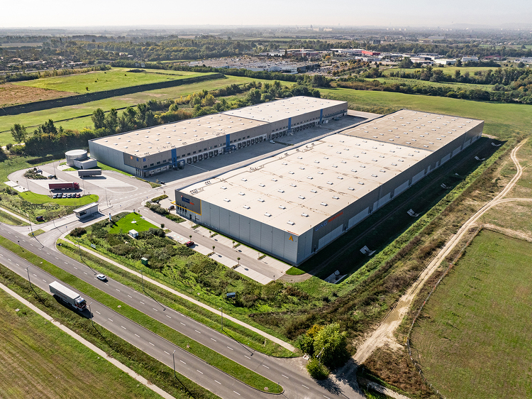 Csomaglogisztikai igényekre szabott csarnok épült az East Gate PRO Business Parkban