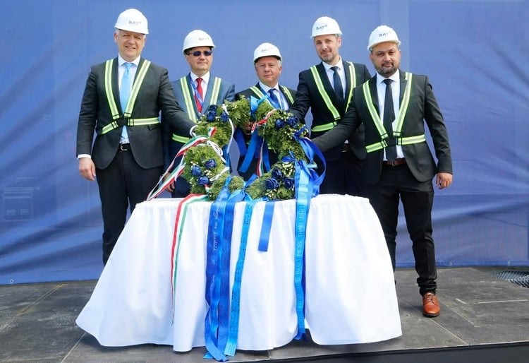 Bokrétaünnepséget tartottak a világ egyik legnagyobb dohányipari cégének pécsi telephelyén