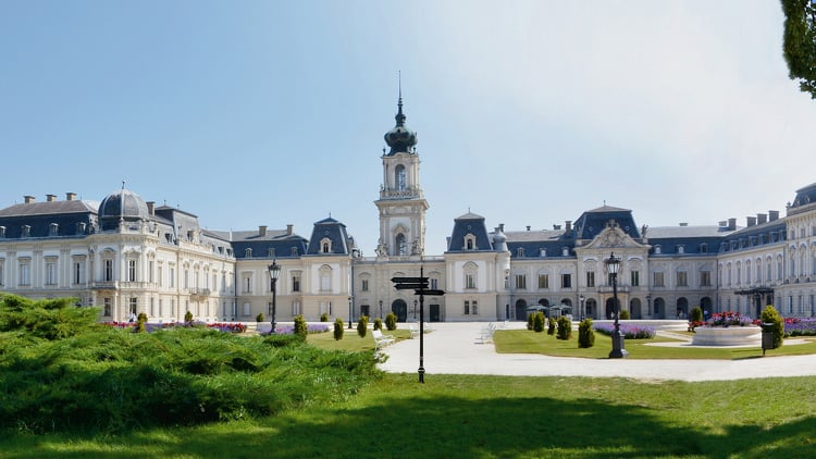 Fejlesztések indulnak a keszthelyi Festetics-kastélyban, megújul a Pálmaház is