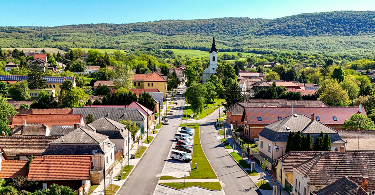 Megújult az őskori előemberről híres település központja