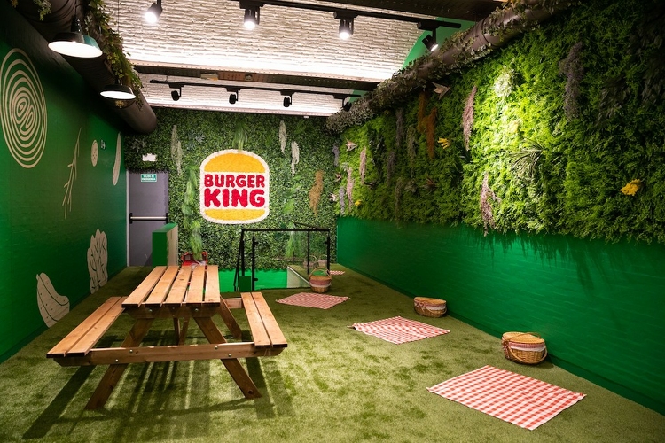 Burger Kinget adnak át és megújul a közterület a Csepel Pláza mellett