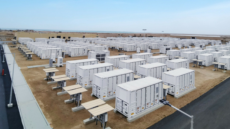 Üzembe állt Magyarország legnagyobb hálózatba integrált energiatárolója Szolnokon