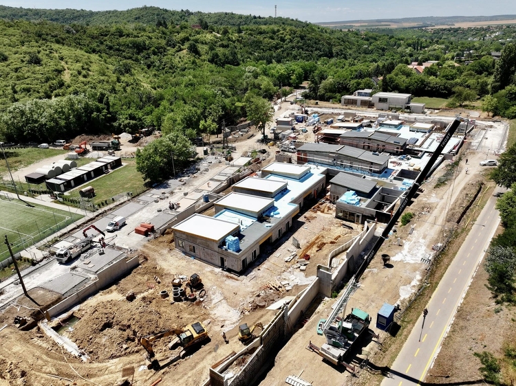Már a belső munkáknál tart a biatorbágyi óvoda és bölcsőde építése
