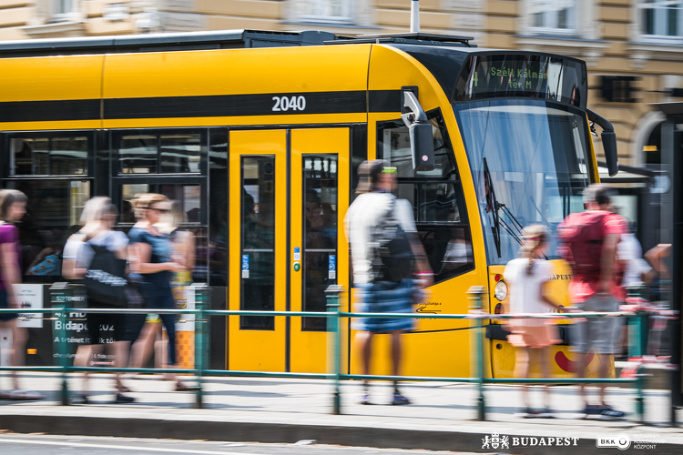 Hamarosan újra teljes vonalon járhatnak majd a 4-es, 6-os villamosok, megszűnik a korlátozás