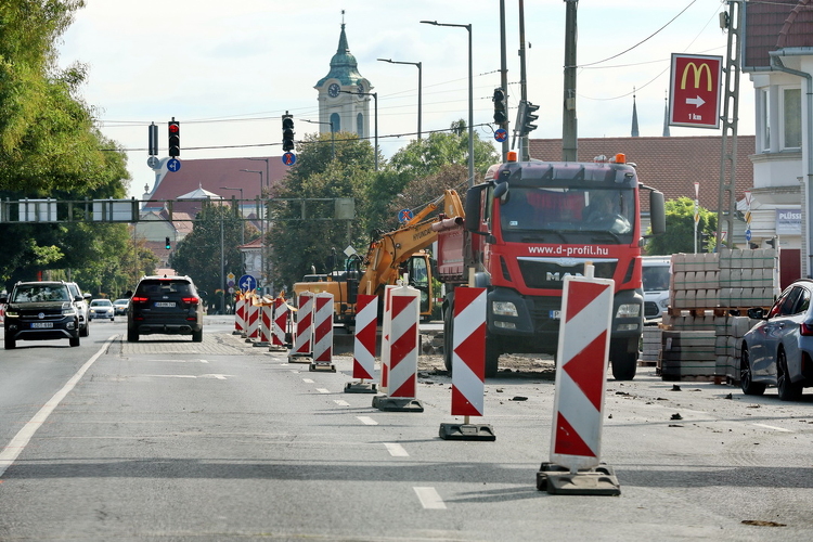 Napi hétezer autónyi forgalmat bonyolító útszakaszt modernizálnak Békéscsabán
