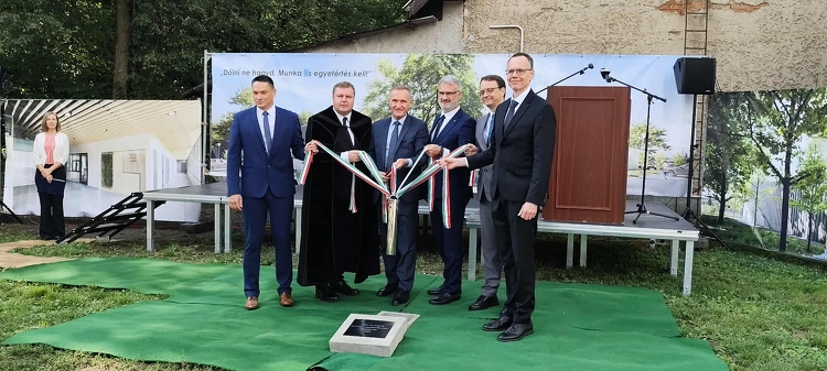 Sárospatakon uszoda épül, letették az alapkövet