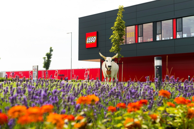 A világ második legnagyobb LEGO-gyárát adták át Nyíregyházán