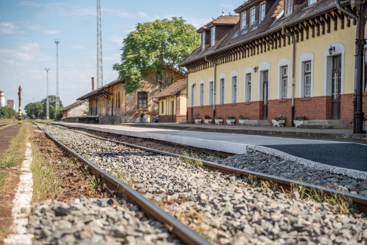 Megszűntek a sebességkorlátozások a megújult Hódmezővásárhely-Orosháza vonalon