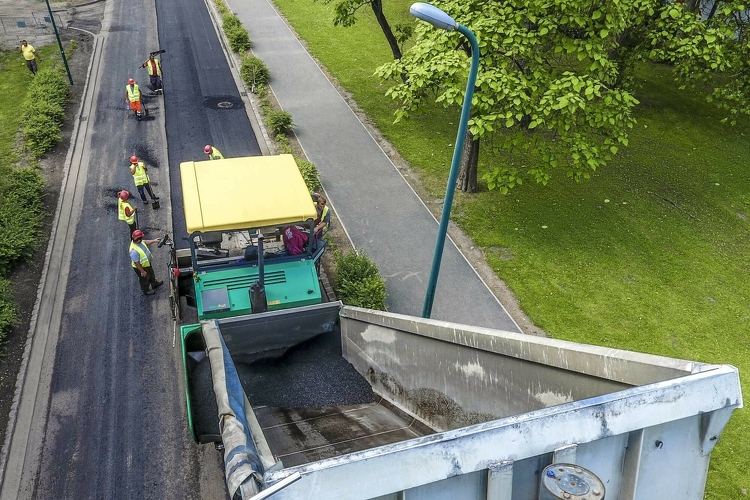 Több, mint 30 kilométer út felújítása rajtol el Pest vármegyében