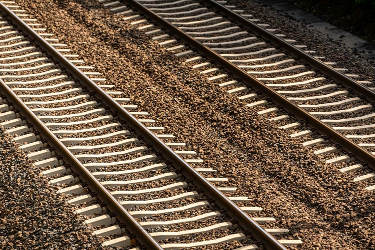 Év végére teljesen megszűnnek a sebességkorlátozások a Szeged−Békéscsaba vasútvonalon